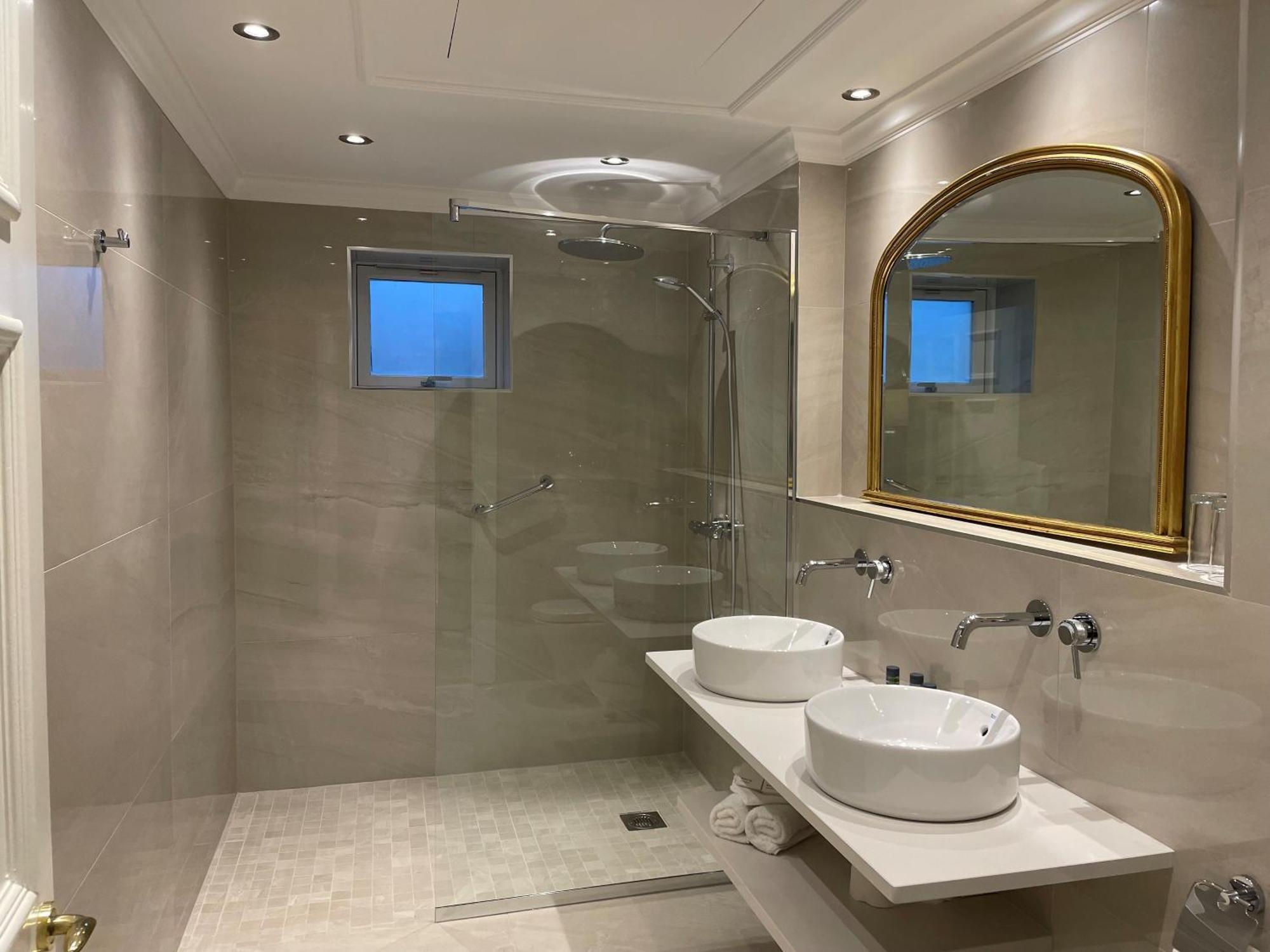 Clanard Court 4*